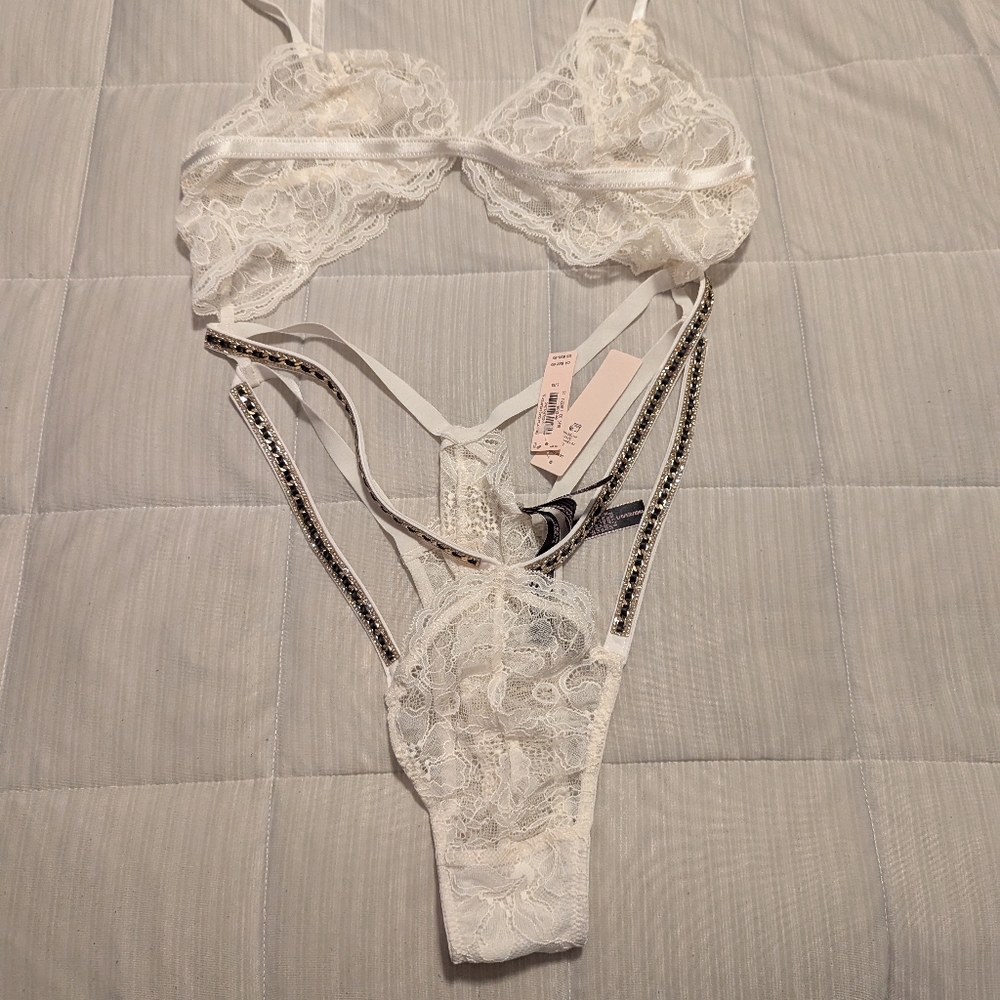 Victoria's Secret White lace teddy - Picture 9 of 10